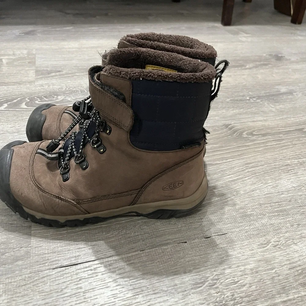 Keen Kanibou Kids Size 4 Winter‎ Leather Snow Hiking Boots